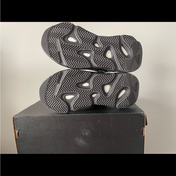 Yeezy 700 MNVN - Picture 4 of 4